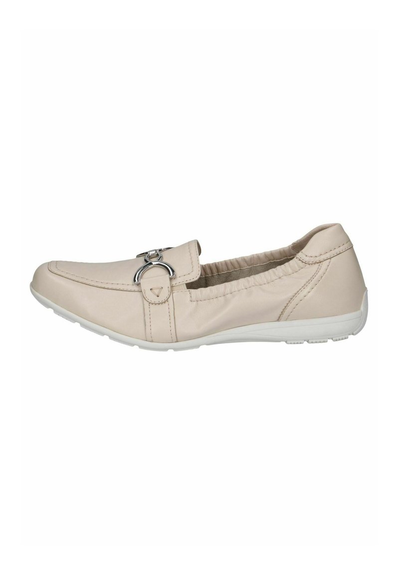 Bēša ādas slip-on kurpes ar noapaļotu degunu, elastīgām malām un sudraba aksesuāriem. Balta ārējā zole ar strukturētu virsmu.