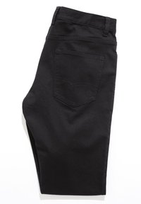 Jeans de mezclilla negra exhibidos sobre un fondo blanco, con una cinturilla estándar, diseño de cinco bolsillos y un sutil detalle de costura en el bolsillo trasero.
