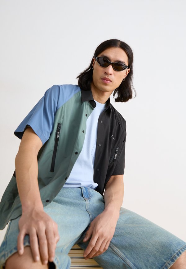 RIVER  - Shirt - panel2