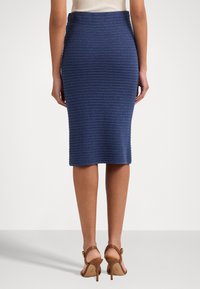 Lauren Ralph Lauren RISHONA MID PENCIL - Zīmuļsvārki - indigo dusk