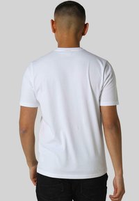 White short-sleeve t-shirt with a crew neckline, made of cotton. Smooth texture with a classic fit and no visible prints or patterns.