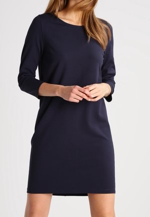 Marineblå knælængde kjole i glat, elastisk stof med rund halsudskæring og trekvartlange ærmer, med sidelommer.
