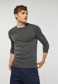 WE Fashion THE COMFORT - Stickad tröja - dark grey