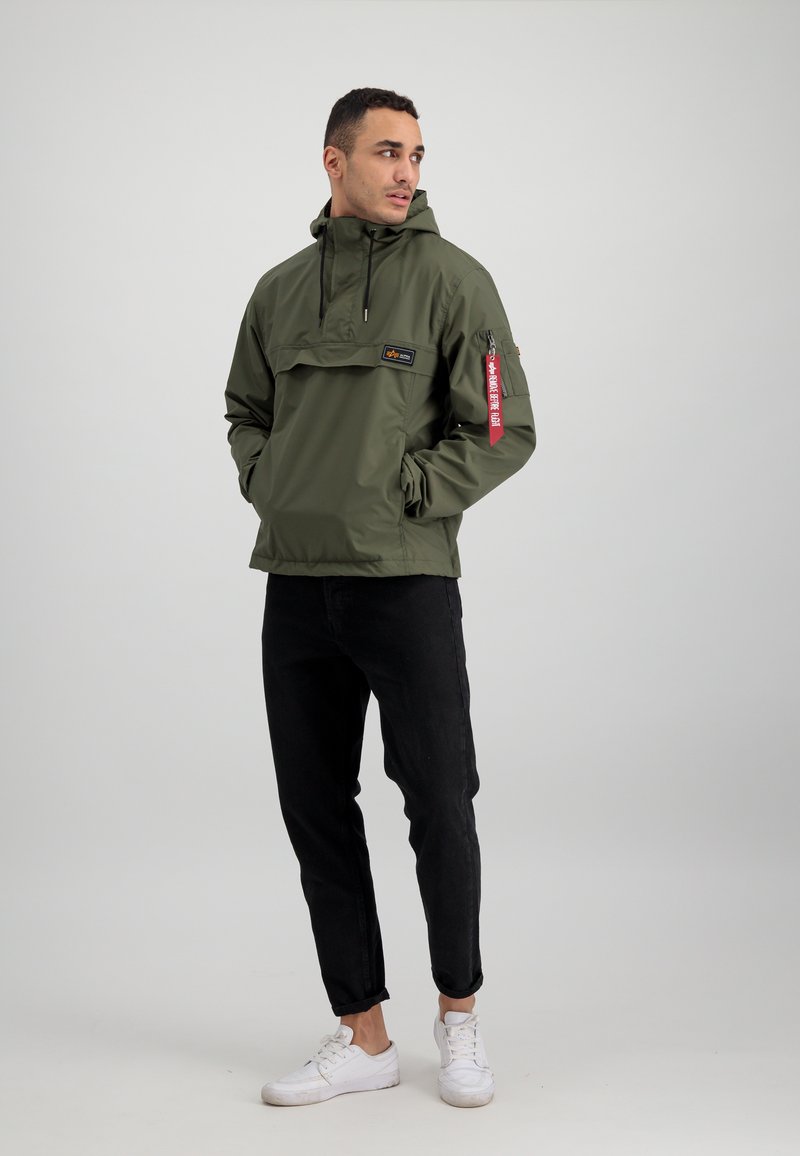 Herren Leichte Jacken | Alpha Industries PERFORMANCE ANORAK Windbreaker dark olive/oliv - QN81871 Herren Leichte Jacken | Alpha Industries PERFORMANCE ANORAK Windbreaker dark olive/oliv - QN81871