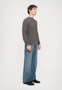 Armani Exchange - Sweter