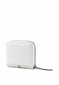 Portefeuille en cuir blanc avec fermeture éclair, forme rectangulaire, texture lisse et tirette de fermeture fine, arborant un design minimaliste avec des coutures discrètes.