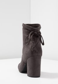 Anna Field Bottines à talons hauts - grey