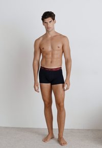 Tommy Hilfiger SIGNATURE TRUNK METALLIC 3 PACK - Boxer briefs - deep rouge/pri red/lazuli blue