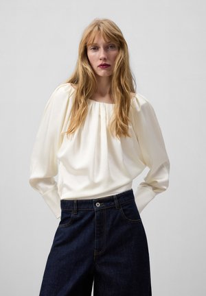 WITH A GATHERED NECKLINE - Blouse - natural white