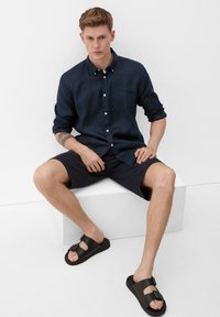s.Oliver MIT BUTTON DOWN KRAGEN - Hemd - navy