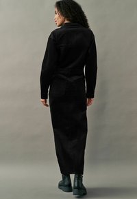Next MIDI czarny