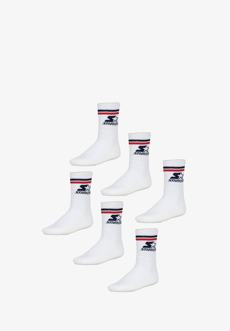 Chaussettes blanches de cheville avec des bandes rayées bleu marine et rouge. Présence du logo "Starter" sur le côté. Ensemble de cinq paires exposées.