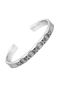 Bracciale aperto in argento con motivi quadrati alternati testurizzati e incisi lungo la superficie esterna.