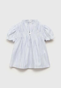 Blusa a righe azzurro chiaro e bianco con maniche a palloncino, caratterizzata da dettagli arricciati e chiusura con bottone sulla schiena.