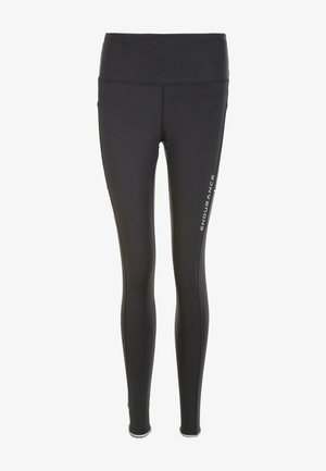 Schwarze Sportleggings aus strapazierfähigem, dehnbarem Material mit hohem Bund und weißen Logodetails an der linken Seite. Glatte Textur.
