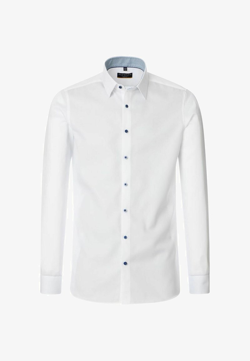 Weißes Slim-Fit-Hemd mit langen Ärmeln, blauen Knöpfen und gemusterter blauer Innenkragenverkleidung, Markenetikett sichtbar im Kragen.
