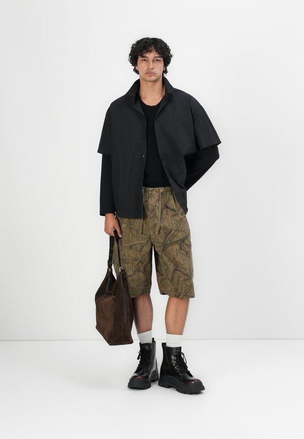 PARACHUTE - Shorts - forest camo3