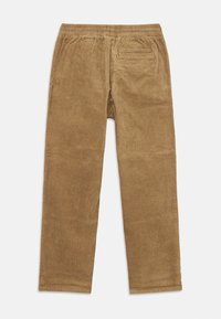 Pantalons en velours côtelé marron avec une surface texturée, dotés d'une taille élastique et d'une poche arrière unique. Design à jambe droite.