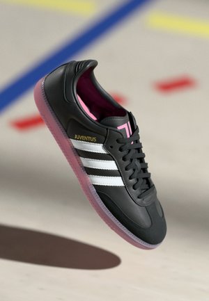 SAMBA LICENSED UNISEX - Zaalvoetbalschoenen - core black/footwear white/bliss pink