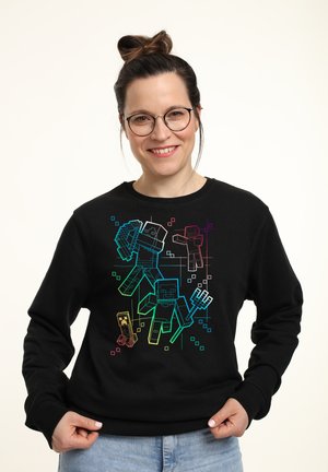 Czarna bluza z grafiką w wielu kolorach, przedstawiającą postacie i elementy z gry Minecraft. Miękki materiał z okrągłym dekoltem.