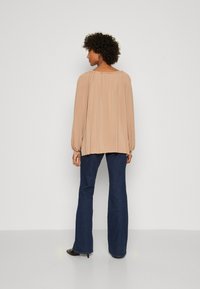 DAY Birger et Mikkelsen ELLIS DAY WISH - T-shirt à manches longues - camel