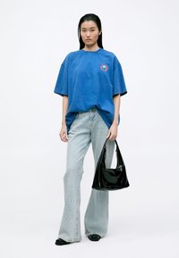 Stieglitz REYA OVERSIZED  - Marškinėliai su spaudiniu - blue