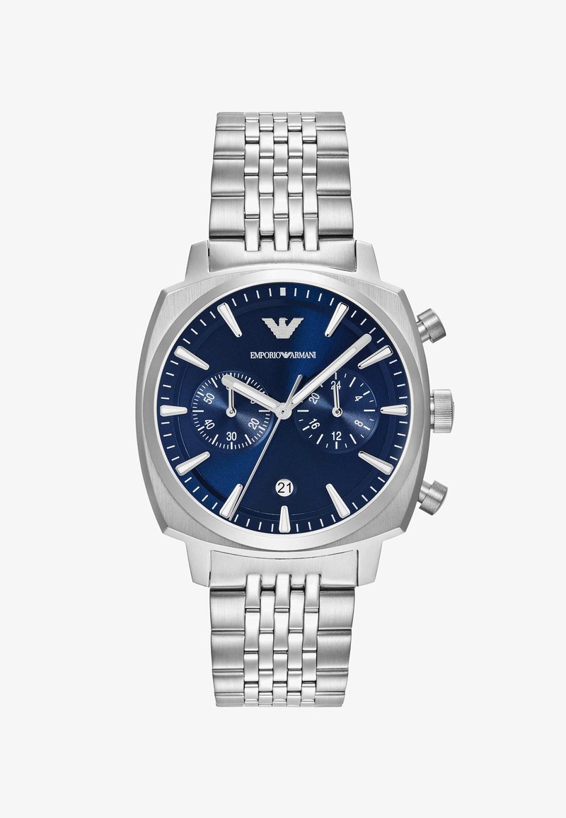 Reloj cronógrafo de acero inoxidable con esfera azul, marcadores de hora plateados y display de fecha; cuenta con una pulsera de metal trenzada.