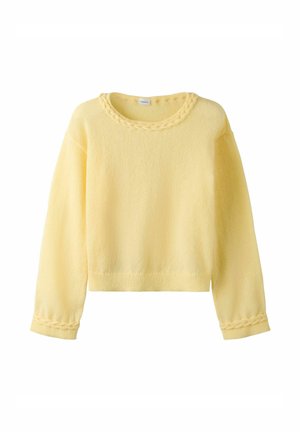 Pull jaune doux à manches longues avec un bord tressé autour du col et des poignets, présentant une coupe légèrement raccourcie et un col rond.