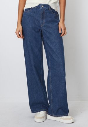 Wide leg - rinsed denim