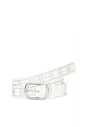 Weißer Ledergürtel mit gewellten Kanten und filigranen floralen Ausschnittmustern, ausgestattet mit einer rechteckigen silbernen Metallschnalle.