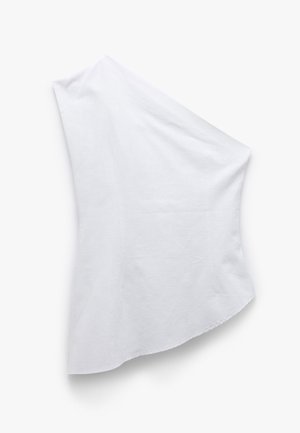 Tessuto di lino bianco drappeggiato in una forma asimmetrica, con una superficie leggermente strutturata e bordi grezzi. Nessun motivo o accento riconoscibile.