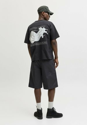 Jack & Jones, CHROME BACKPRINT JCOBIARRITZ - T-shirt print - black