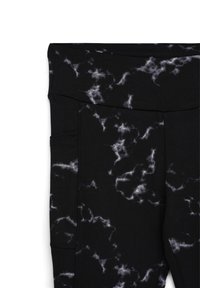 Czarne legginsy z marmurowym szarym wzorem. Posiadają szeroki pas i boczną kieszeń dla wygody. Wykonane z elastycznego, gładkiego materiału.