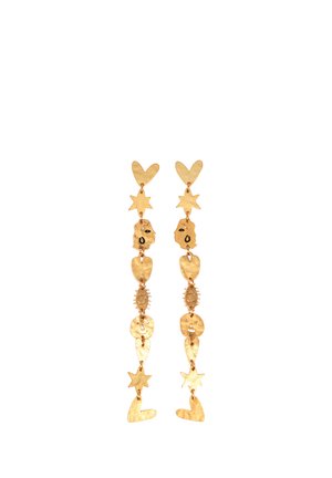 Pendientes colgantes en tono dorado con formas enlazadas que incluyen corazones, estrellas, caras abstractas y caras sonrientes sobre un fondo blanco.