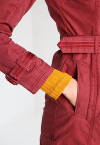 khujo Parka - red