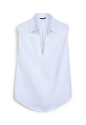 Blouse blanche sans manches avec un col, présentant un décolleté en V, une texture douce et un ourlet arrondi. L'étiquette indique "CALLIOPE".