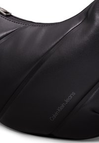 Calvin Klein Jeans CRESCENT - Borsa a tracolla - black
