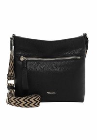 Borsa a tracolla nera in pelle texture con una tasca frontale con zip e una tracolla decorata con linee zigzag in nero e beige.