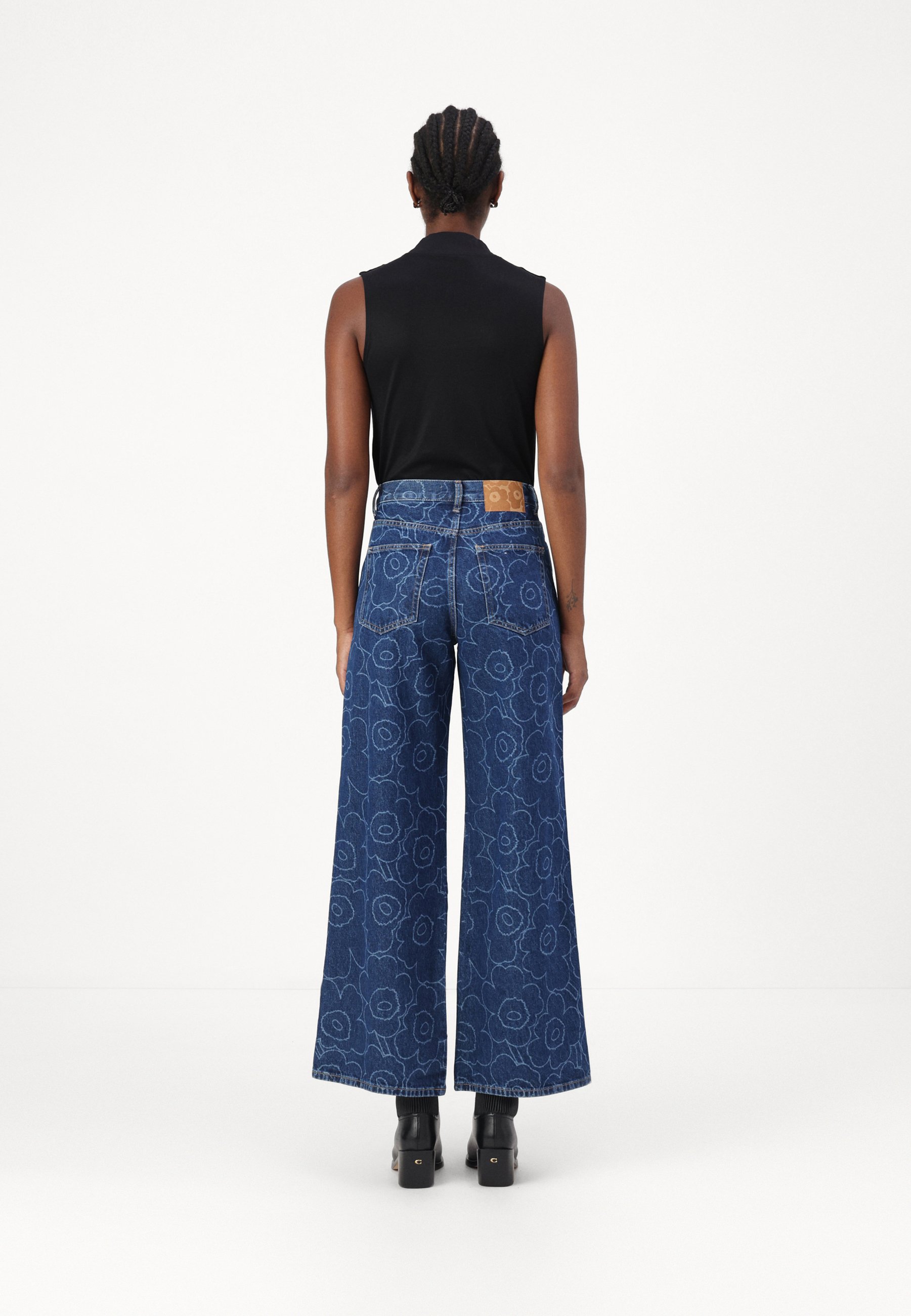 【marimekko】ジーンズ Relaxed Fit unikko フレアデニム Marimekko Relaxed fit jeans - unikko denim/blue denim