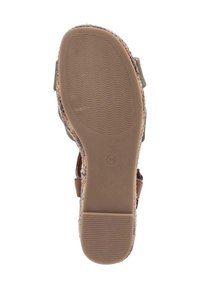 Sandalo marrone con suola textured, caratterizzato da una tomaia a fantasia e una strap regolabile. Marcatura della taglia "39" impressa sulla suola.