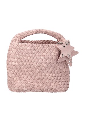 Lille blød lyserød vævet håndtaske med kort håndtag og to stjerneformede stofcharms fastgjort til siden.