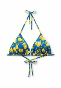 Haut de bikini triangulaire en tissu bleu avec un imprimé de citrons et de feuilles. Il dispose de liens au cou et au dos, avec un détail froncé à la base.