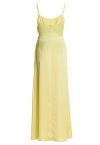 Robe longue en satin jaune pâle avec fines bretelles, corsage ajusté et jupe légèrement évasée, vue de dos.