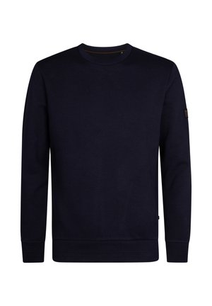 Granatowy sweatshirt z teksturowanym ukośnym wzorem, okrągłym dekoltem, ściągaczami przy mankietach i dolnej krawędzi oraz małą naszywką z logo na rękawie.