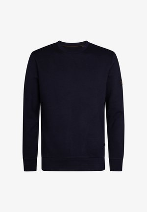 Granatowy sweatshirt z teksturowanym ukośnym wzorem, okrągłym dekoltem, ściągaczami przy mankietach i dolnej krawędzi oraz małą naszywką z logo na rękawie.