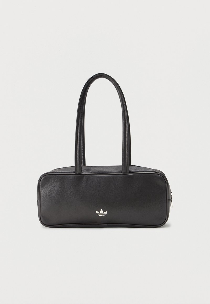 Μαύρη ορθογώνια τσάντα ώμου με μακριά χερούλια, μικρό λευκό λογότυπο Adidas trefoil στο κέντρο του μπροστινού μέρους, υλικό με ομαλή υφή.