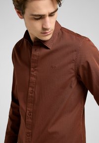 Lee Camisa - luxe brown