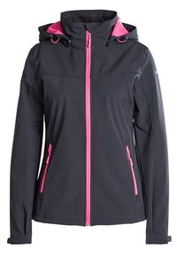 Czarna kurtka softshell z różowymi akcentami, z zamkiem błyskawicznym, regulowanym kapturem i dwiema kieszeniami na zamek z przodu. Gładka tekstura.