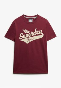 Bordowa bawełniana koszulka z krótkim rękawem i okrągłym dekoltem. Posiada kremowy nadruk graficzny z napisem "Superdry Flyers" z akcentami skrzydeł.