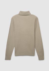 Beiger Strickpullover mit hohem Kragen. Verfügt über eine gerippte Textur und lange Ärmel. Taillierte Passform mit geradem Saum am Boden.